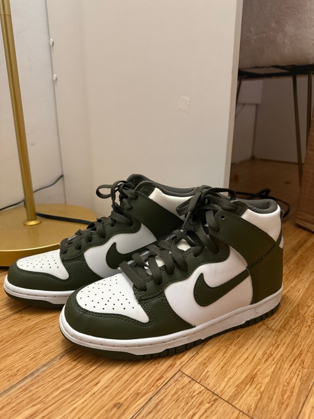 Nike Mid-Top Sneakers in White and Olive Green
